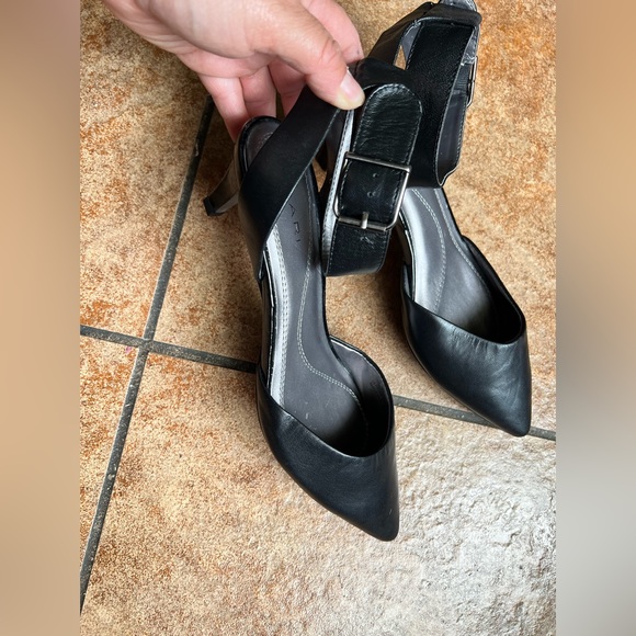 Tahari Black Heel - Picture 9 of 12